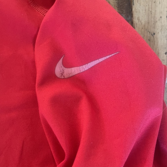 Woman’s Nike pro training sweater. Size XL - Picture 3 of 6